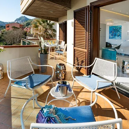 Luxury Beachfront Pool And Parking Apartment Taormina