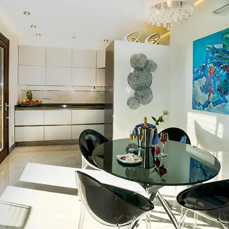 Luxury Beachfront Pool And Parking Apartment Taormina