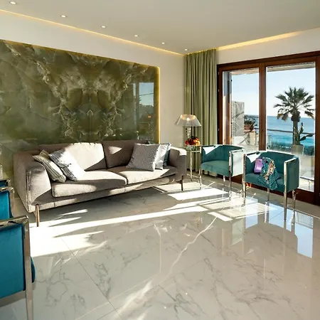 Luxury Beachfront Pool And Parking