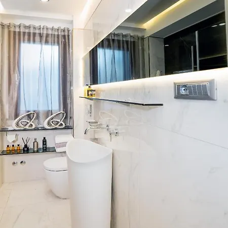 Luxury Beachfront Pool And Parking Apartment Taormina