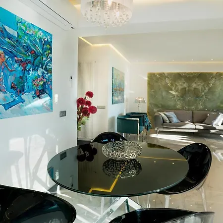 Luxury Beachfront Pool And Parking