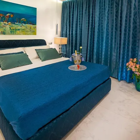 Apartment Luxury Beachfront Pool And Parking