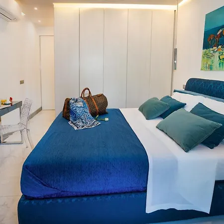 Luxury Beachfront Pool And Parking Apartment Taormina