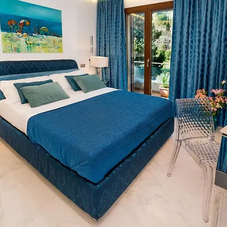 Luxury Beachfront Pool And Parking