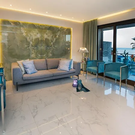 Luxury Beachfront Pool And Parking Apartment Taormina