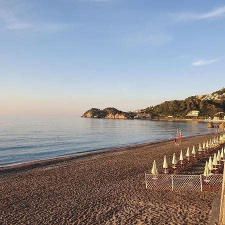 Daire Luxury Beachfront Pool And Parking